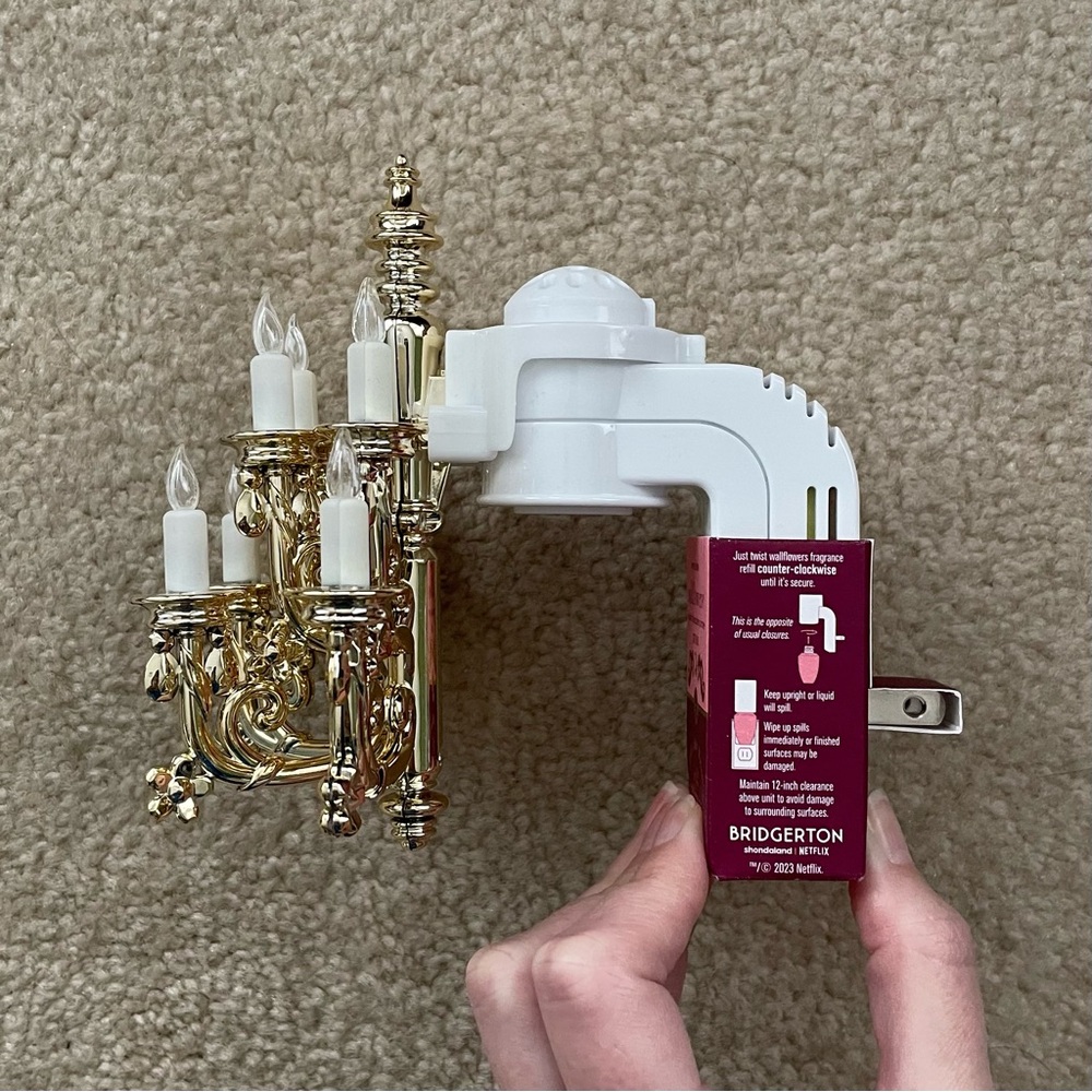 Bath & Body Works Bridgerton Gold Chandelier Nightlight Wallflower Plug - Picture 8 of 16